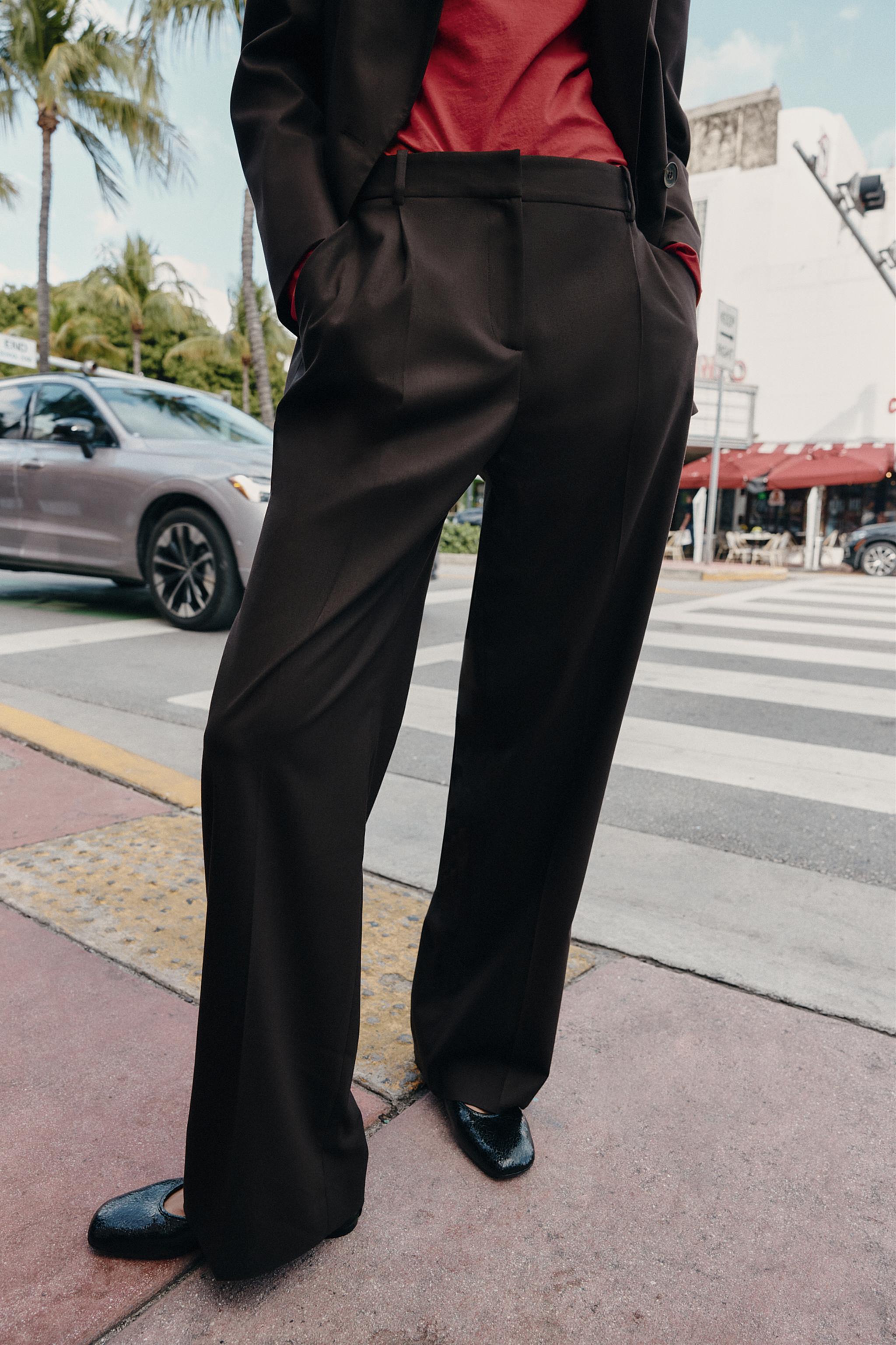 PLEATED STRAIGHT LEG PANTS